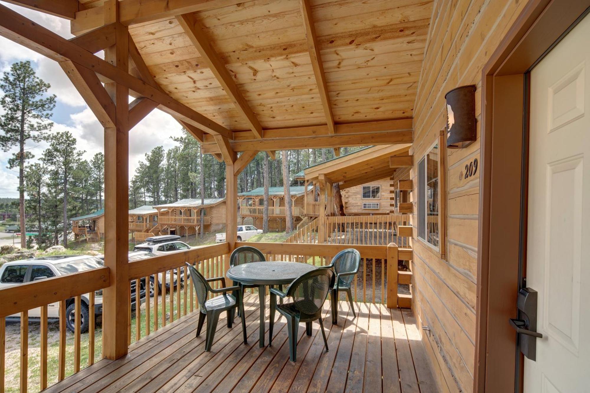 Rock Crest Lodge & Cabins คัสเตอร์ ภายนอก รูปภาพ