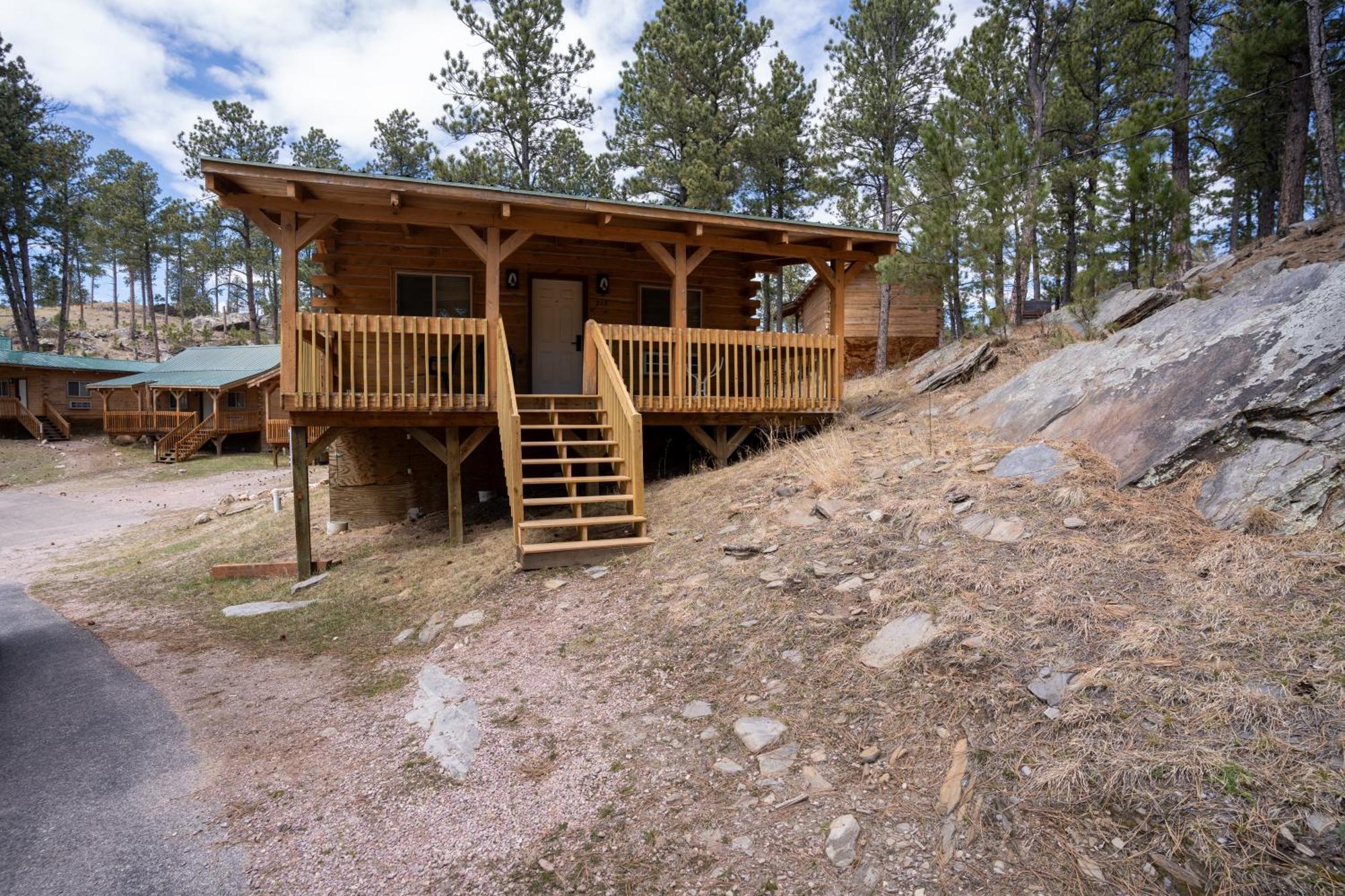 Rock Crest Lodge & Cabins คัสเตอร์ ภายนอก รูปภาพ